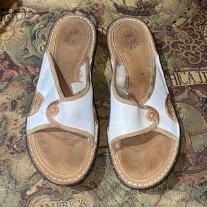 UGG SANDALS